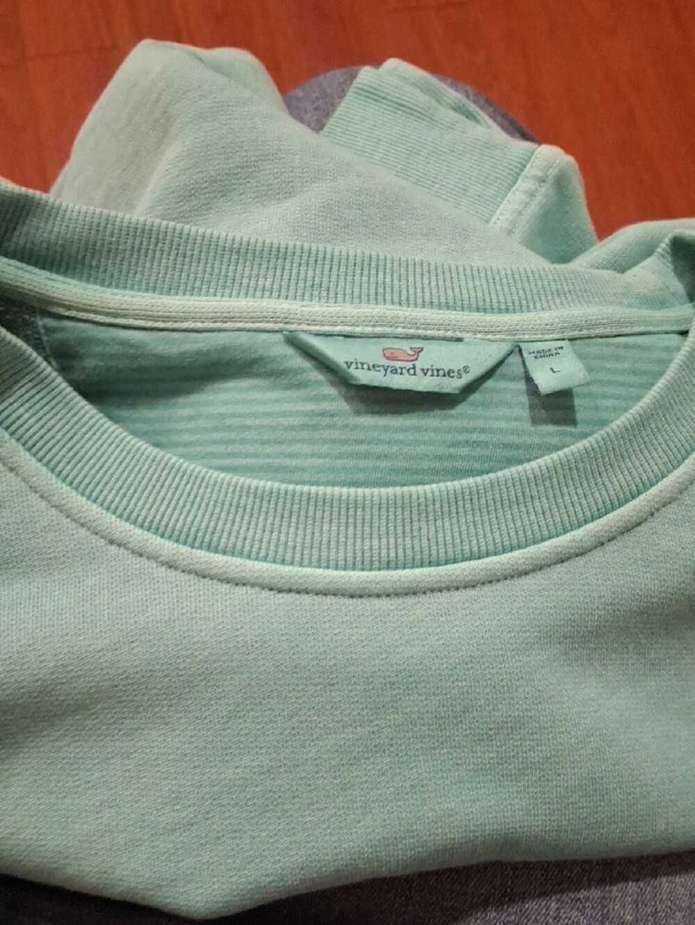Vineyard Vines Mint Green Whale Logo Crewneck - Picture 8 of 12